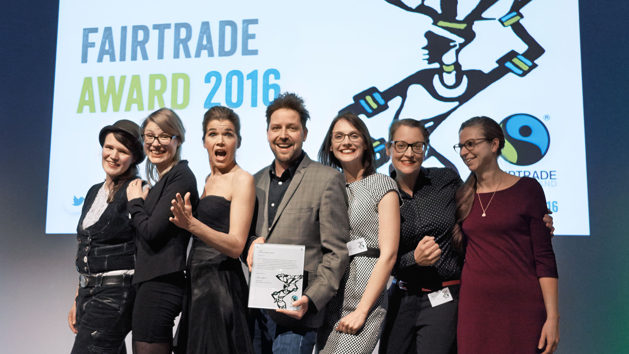 Team Jan Spille Schmuck bei Preisverleihung Fairtrade Award mit Anke Engelke